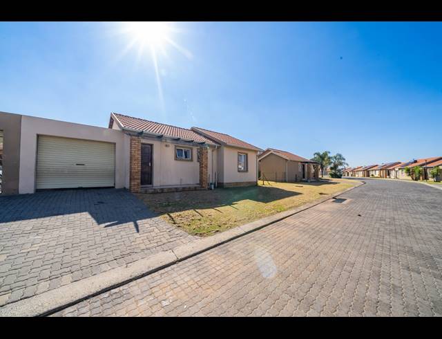 3 BEDROOM FREESTANDING FOR SALE IN HELDERWYK